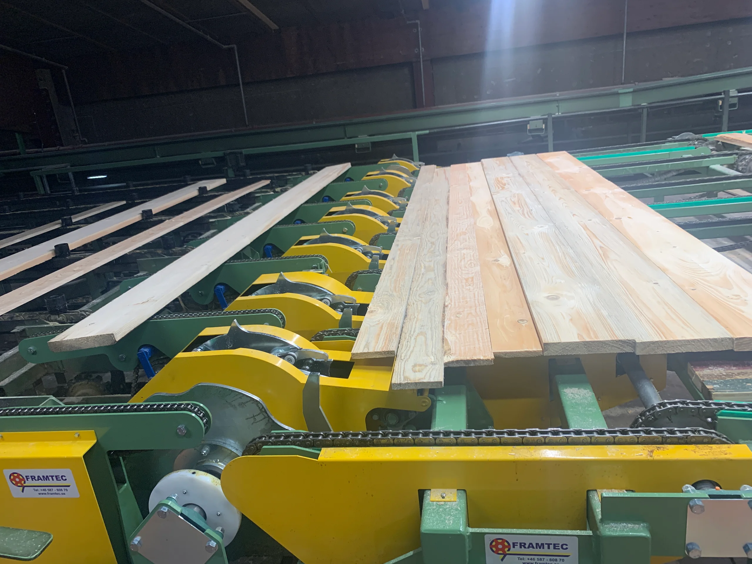 Tongue feeder Tongue feeder